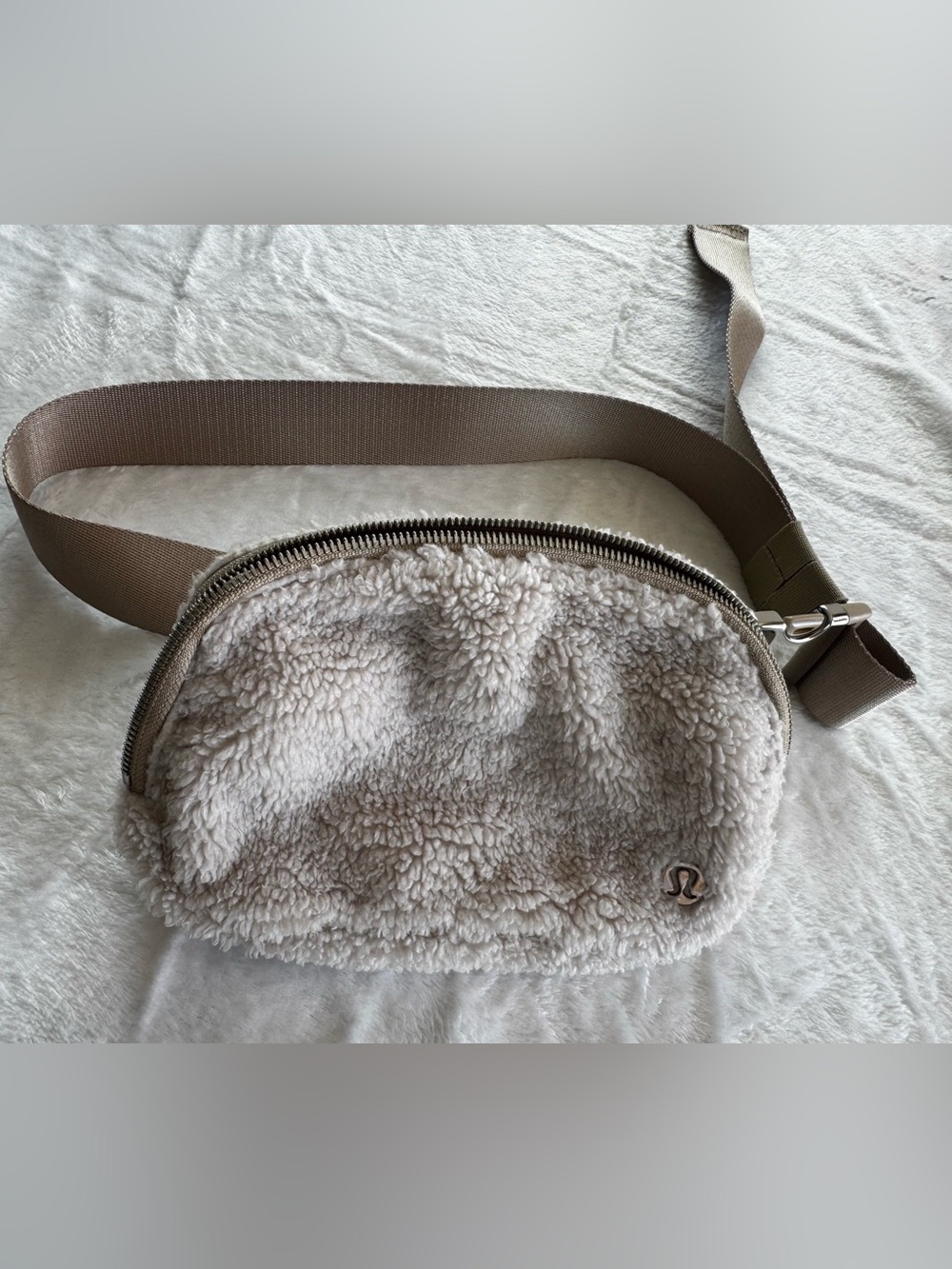 lululemon athletica Sherpa Crossbody in Taupe
